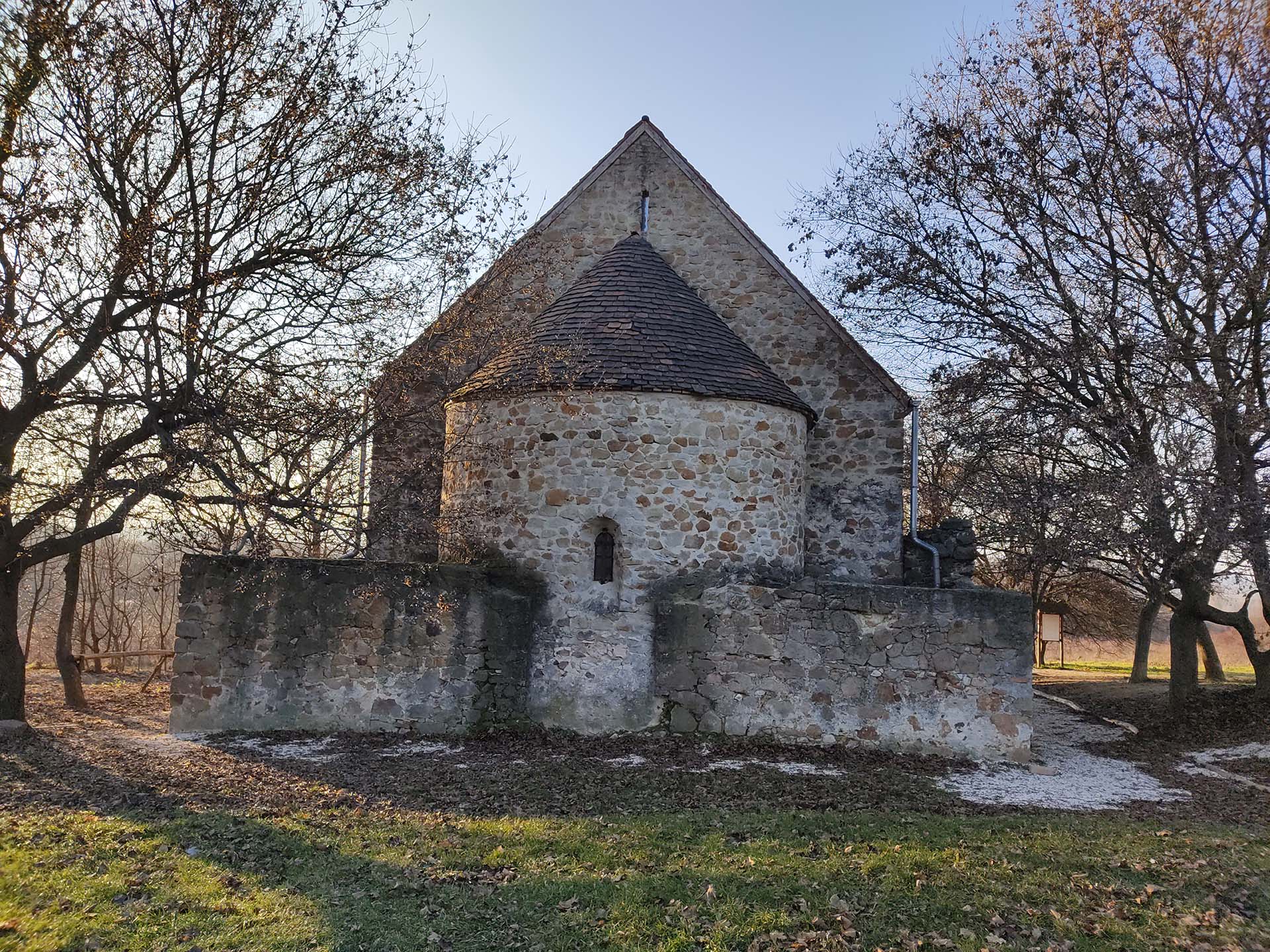 Kirándulás a középkori Gercse falu ma is álló templomához