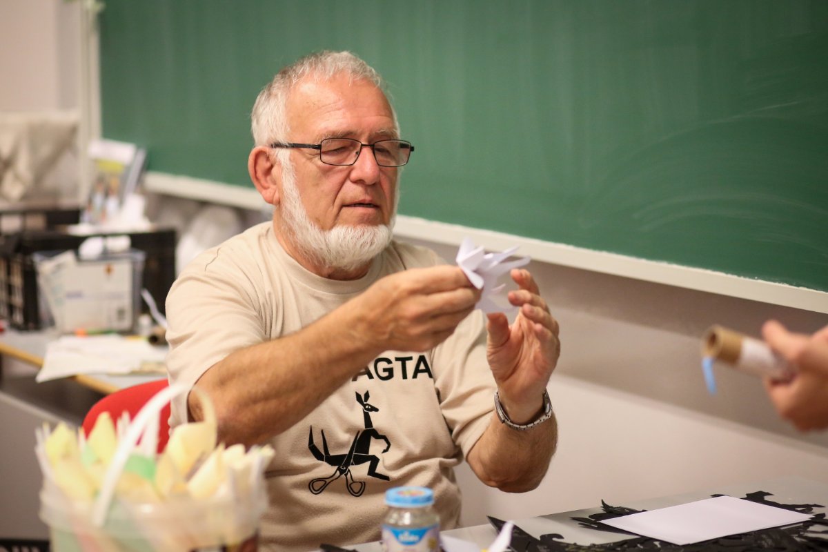Ollóvágta Pista bácsi
