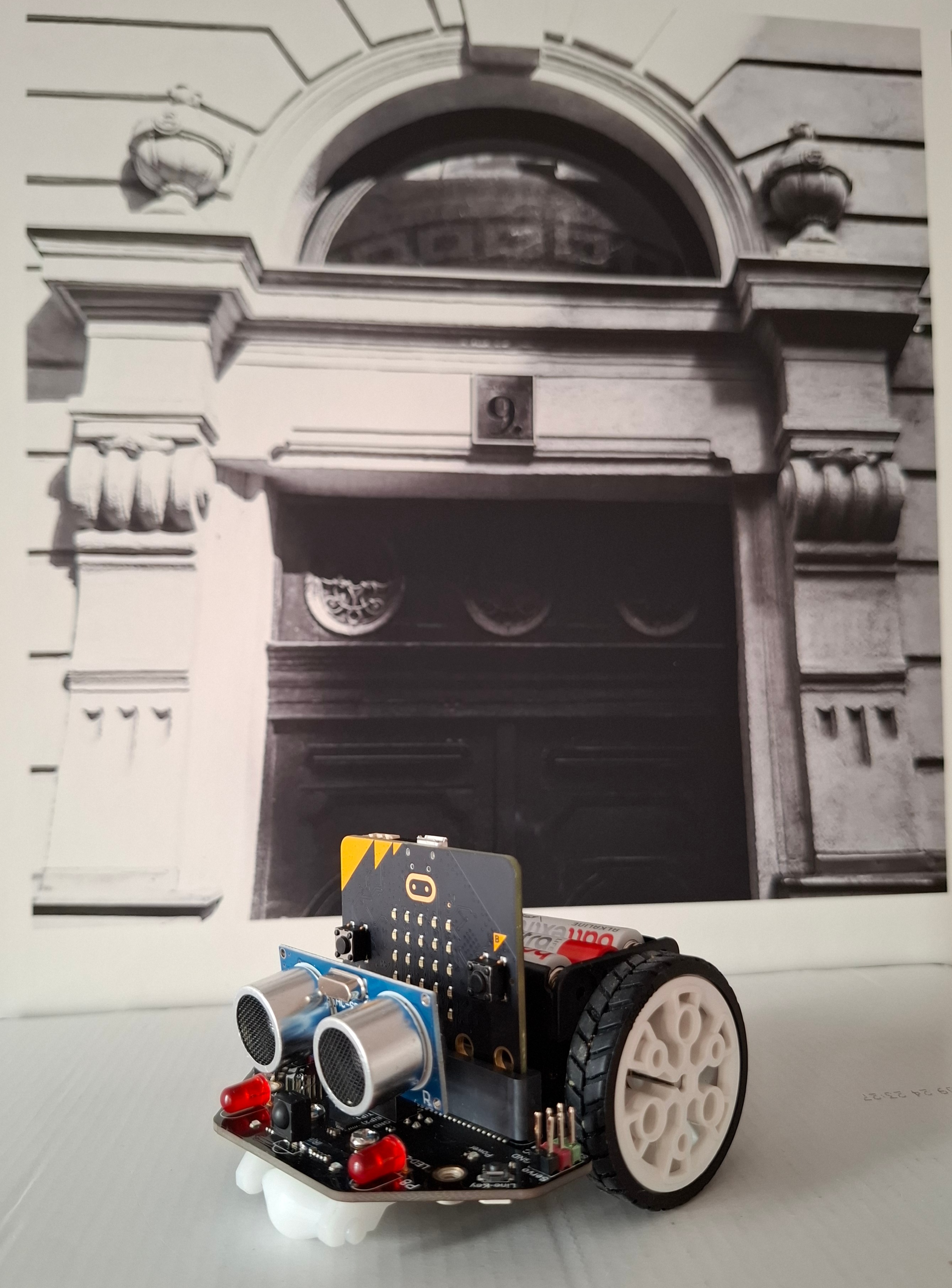 (Villám) Maqueen – Programozz robotautót!