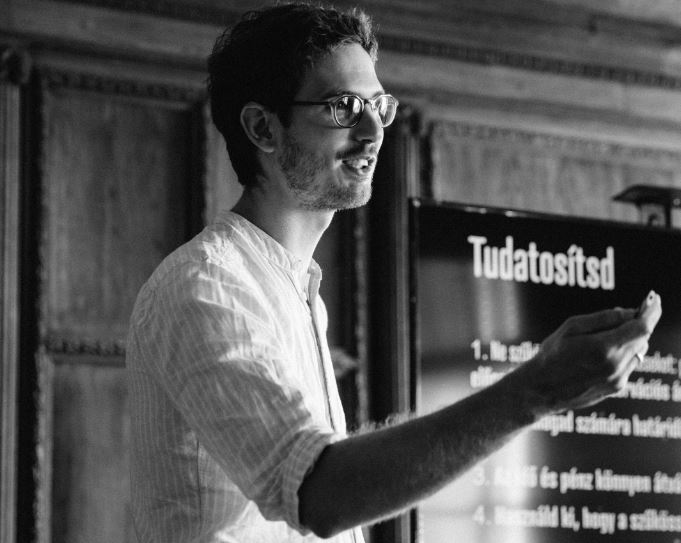 Posztmodern Boldogságstratégiák Tudományos StandUp