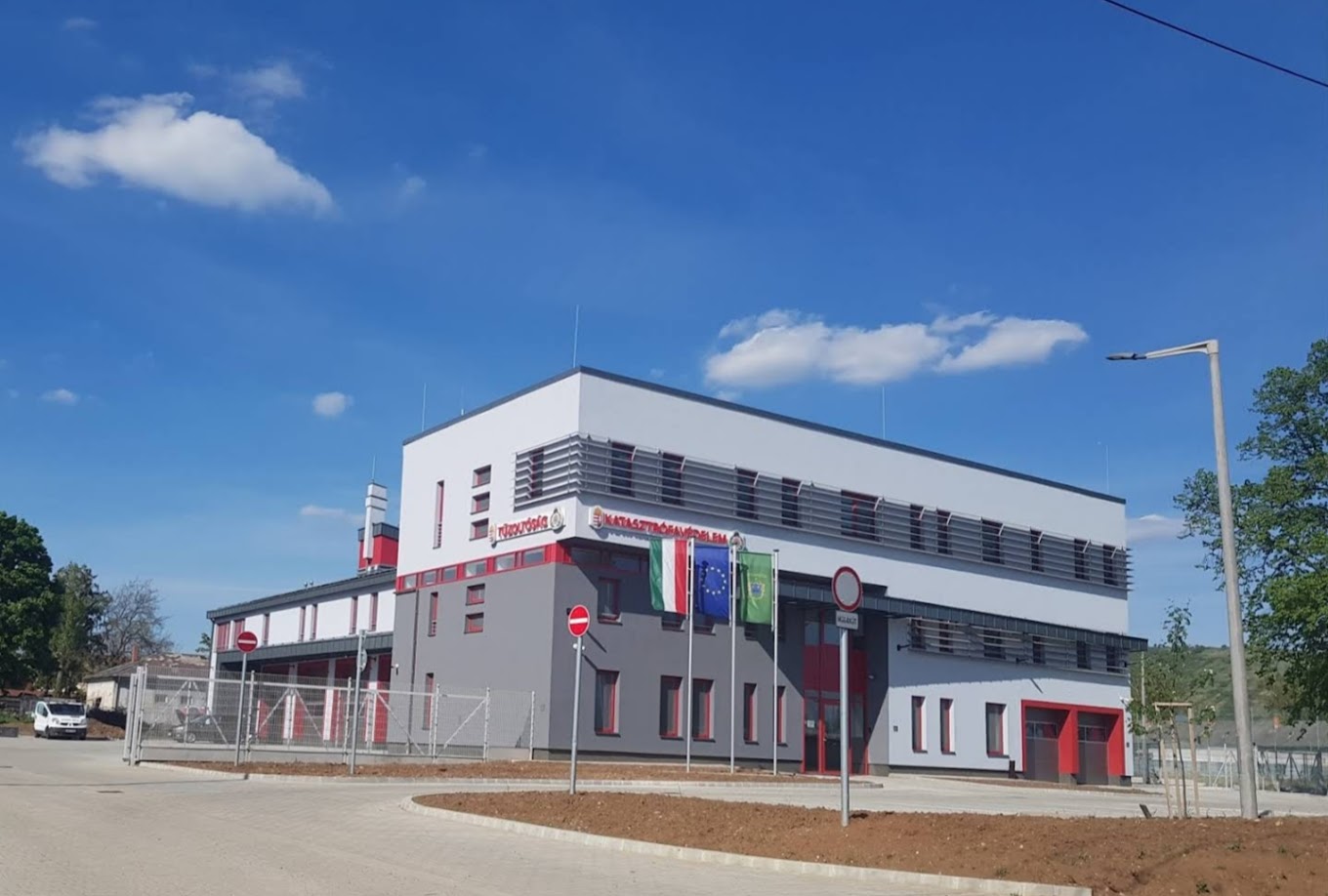 Gyöngyösi Tűzoltóság: Nyitott tűzoltó szertár