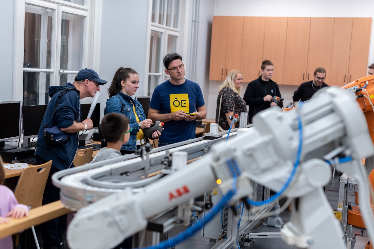 Mozgasd meg a jövőt! - Robotlaborok élőben az Alba Regia Karon