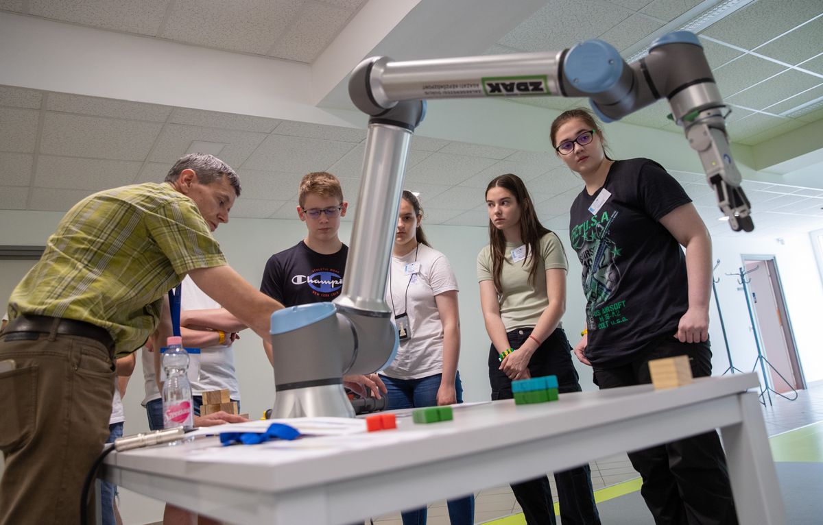 UR10 programozható ipari robotkar