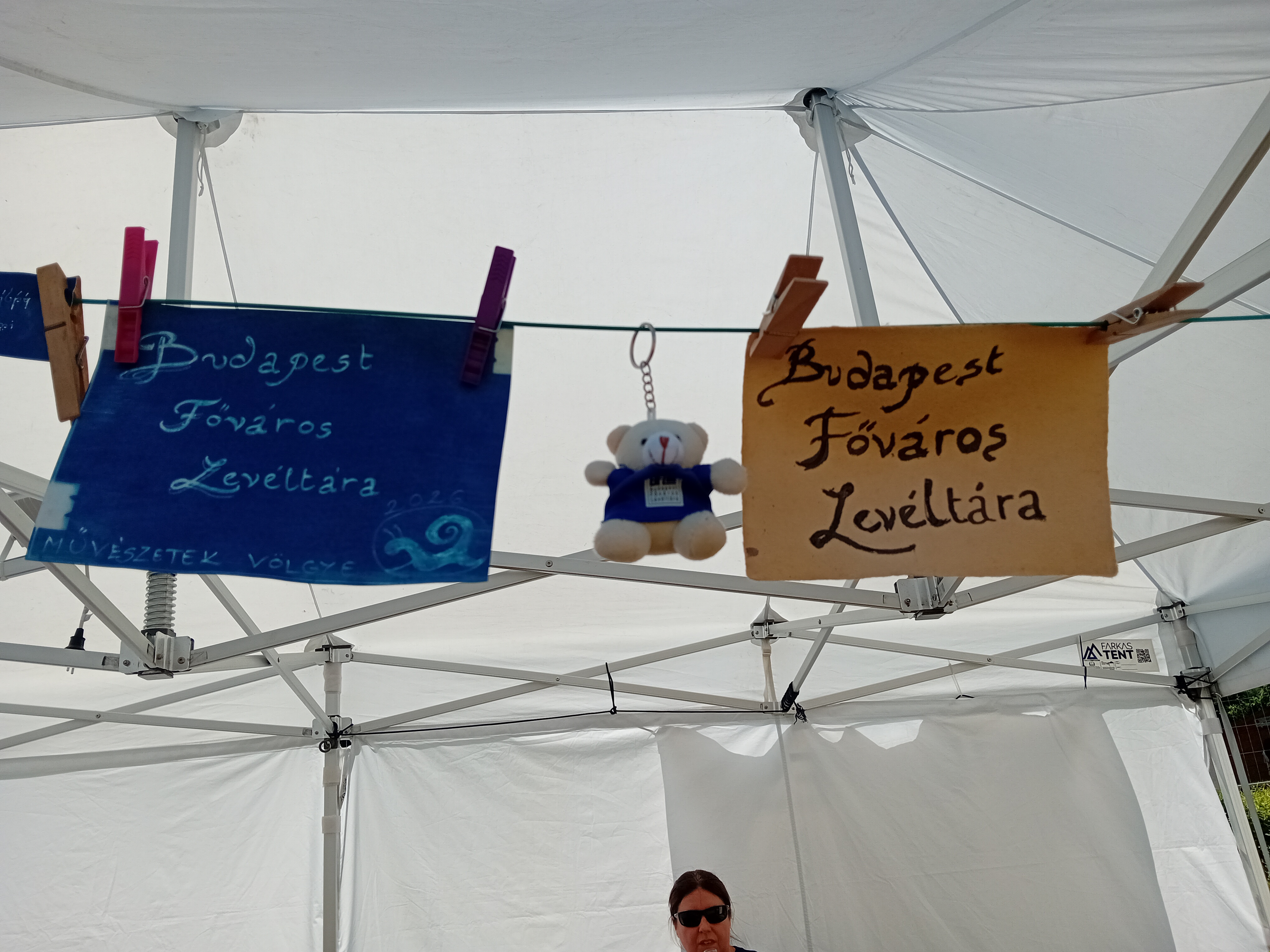 Kézzel (meg)fogható történelem - kreatív sziget: cianotípia nyomat, papírrózsa és könyvjelző készítés