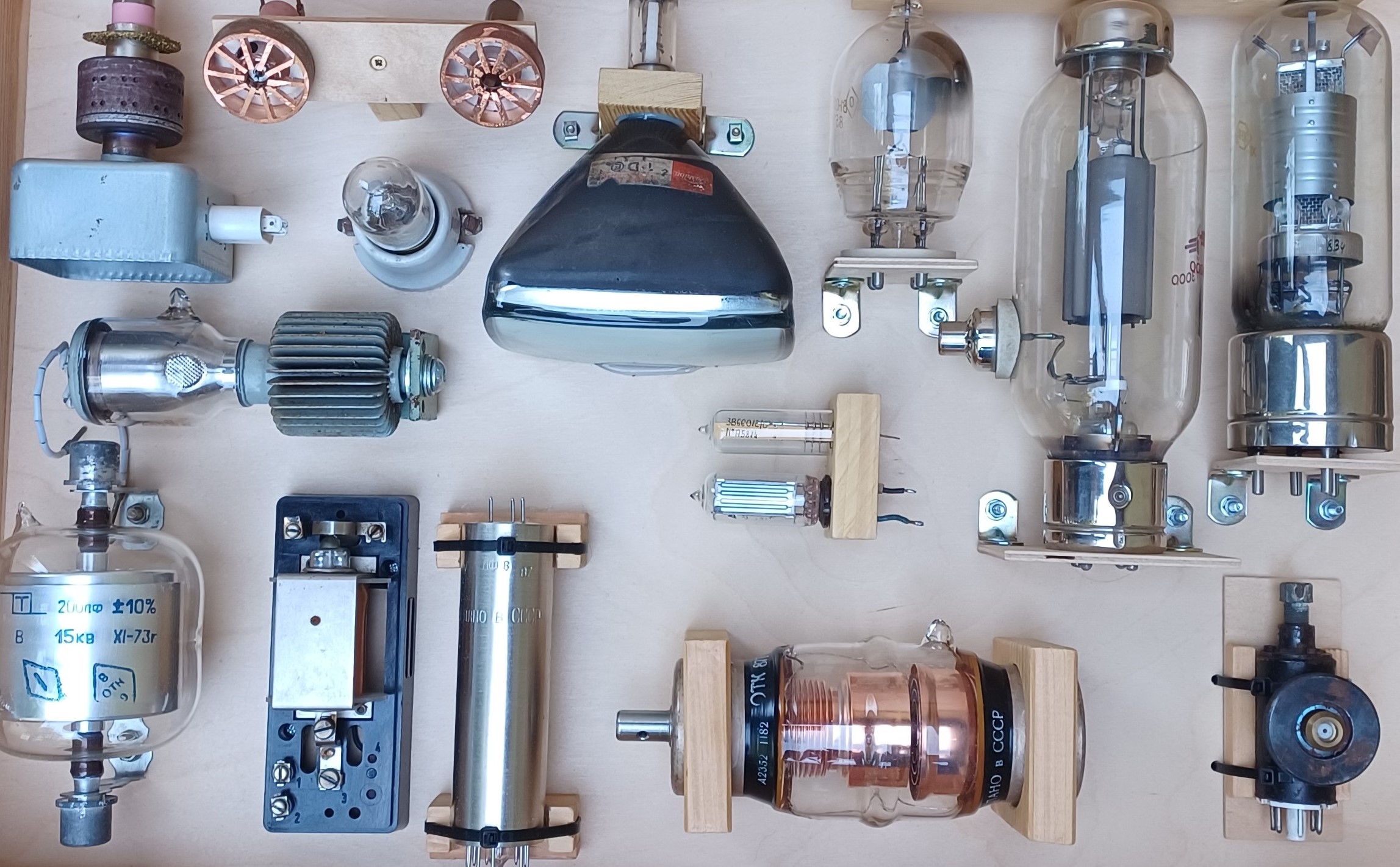 Kutatók hobbijai - Elektroncsövek és elektromechanikus eszközök régi felhasználási módjai