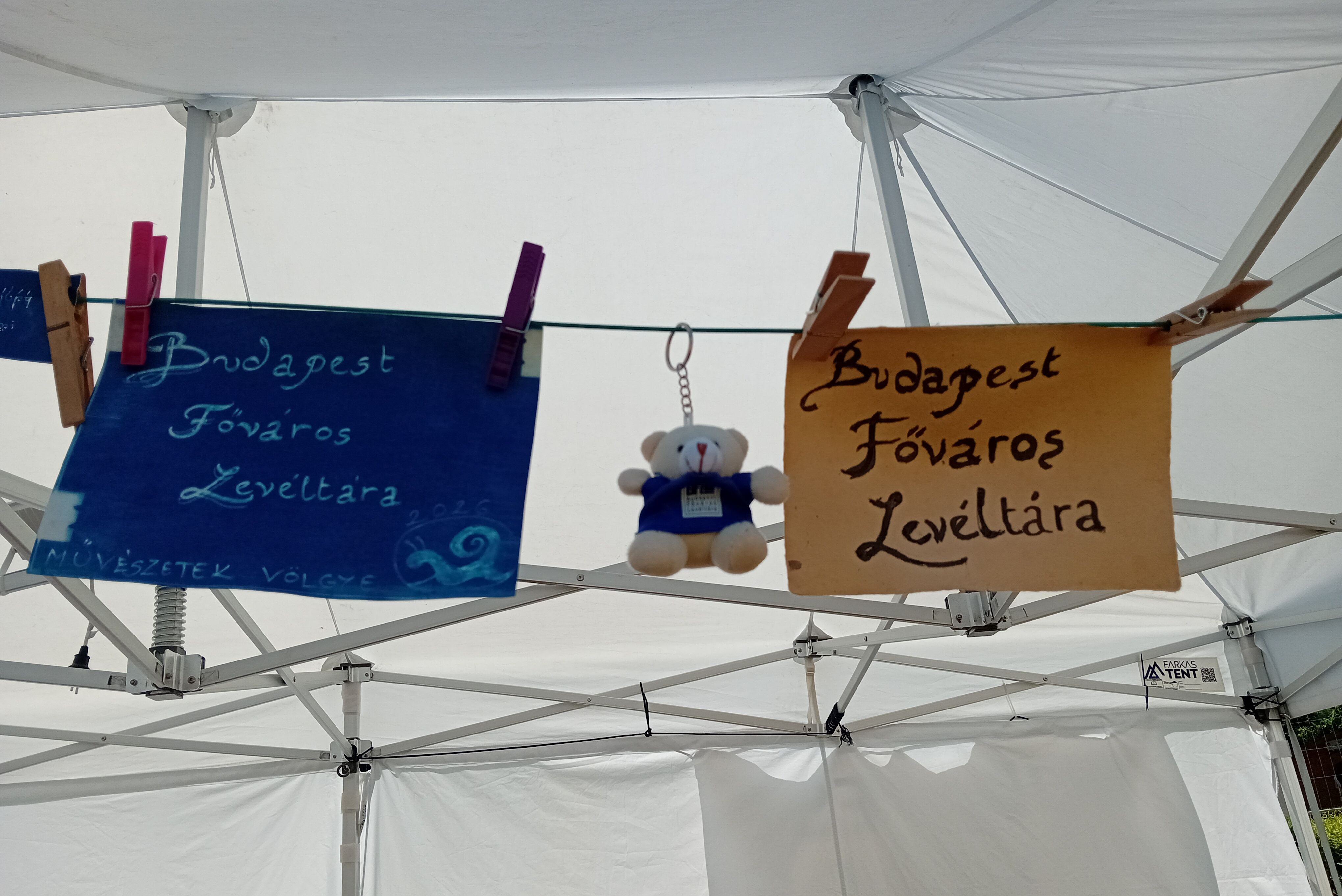 Kézzel (meg)fogható történelem - kreatív sziget: cianotípia nyomat, papírrózsa és könyvjelző készítés
