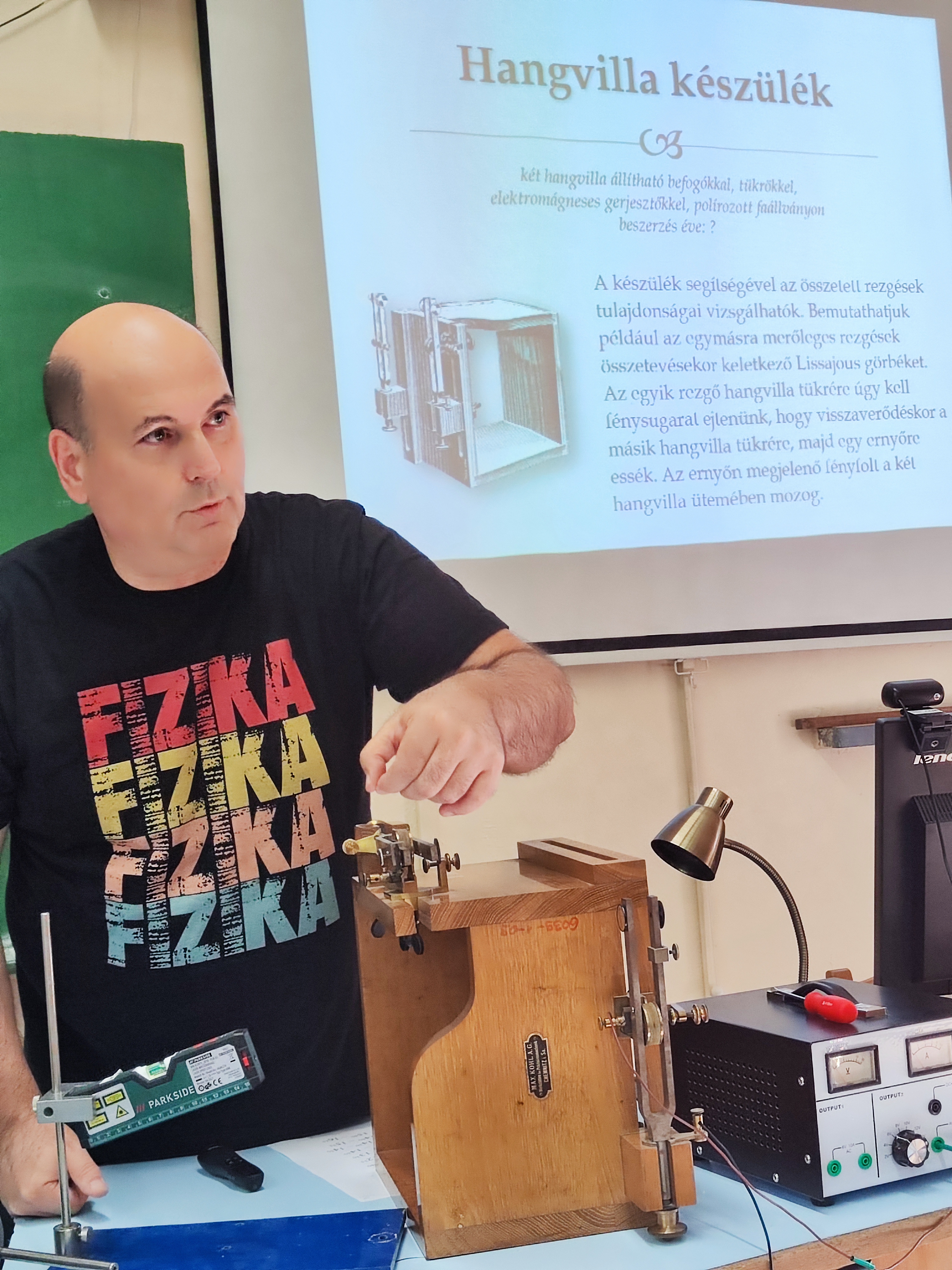 FIZIKAI KÍSÉRLETEK A XIX. SZÁZAD VÉGÉRŐL (kiállítás és kísérleti bemutató)