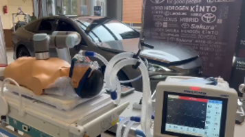Újraélesztés demonstráció robotkar segítségével