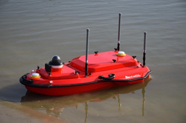 Mi van a tóban? Láss a felszín alá: robottechnológia a hullámok hátán - drónhajó és mérőbója bemutató az Orczy-tavon