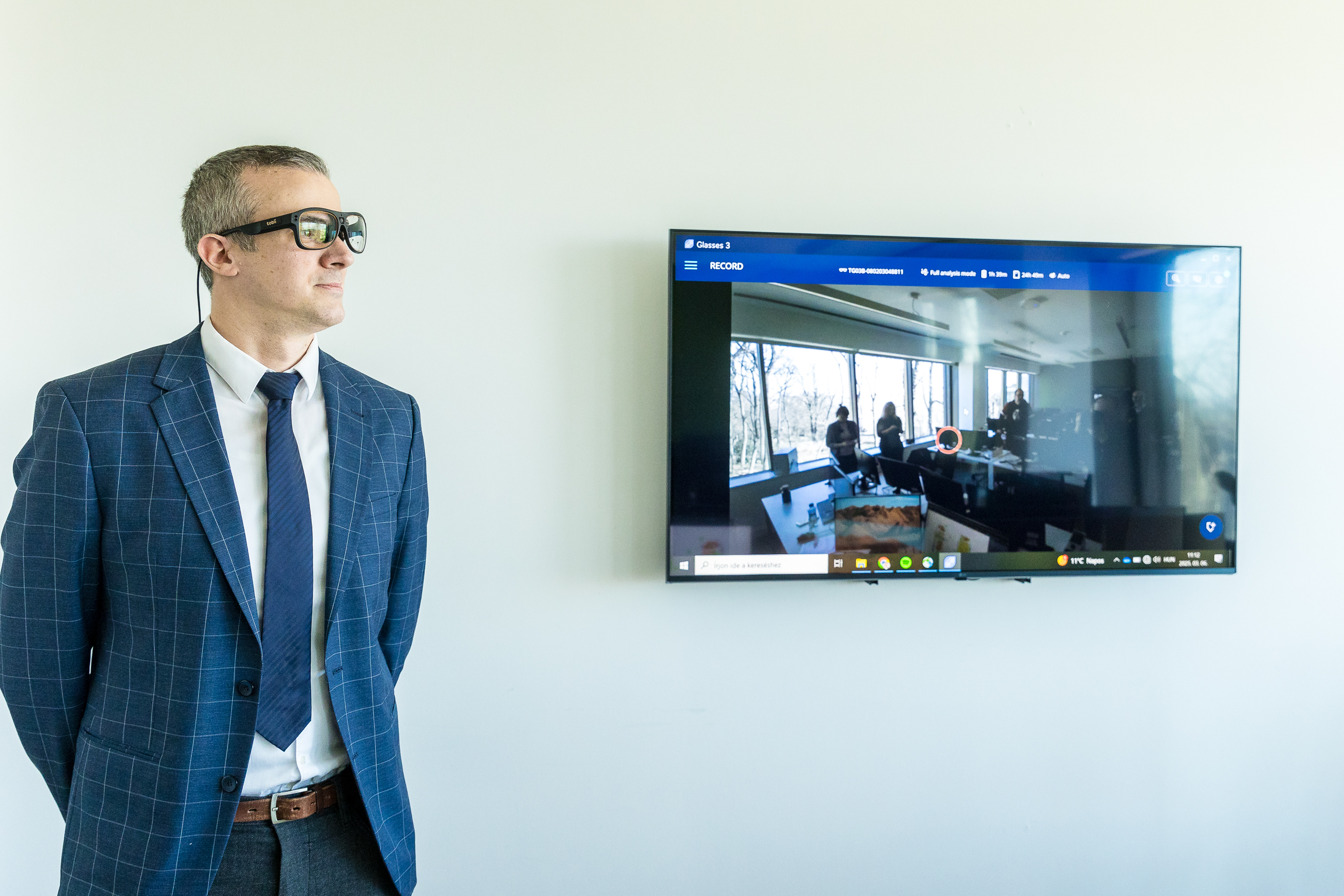 The Hidden Story in Your Eyes - Introduction to the Eye Tracking Lab