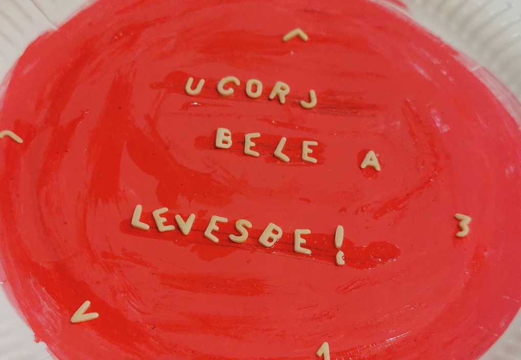 Ugorj bele a levesbe!