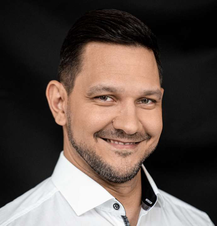 BŰVÖS ÁTALAKULÁS: AZ ENERGIA NEM VÉSZ EL – SZÉLPÁL SZILVESZTER OPERAÉNEKES RENDHAGYÓ FIZIKAÓRÁJA